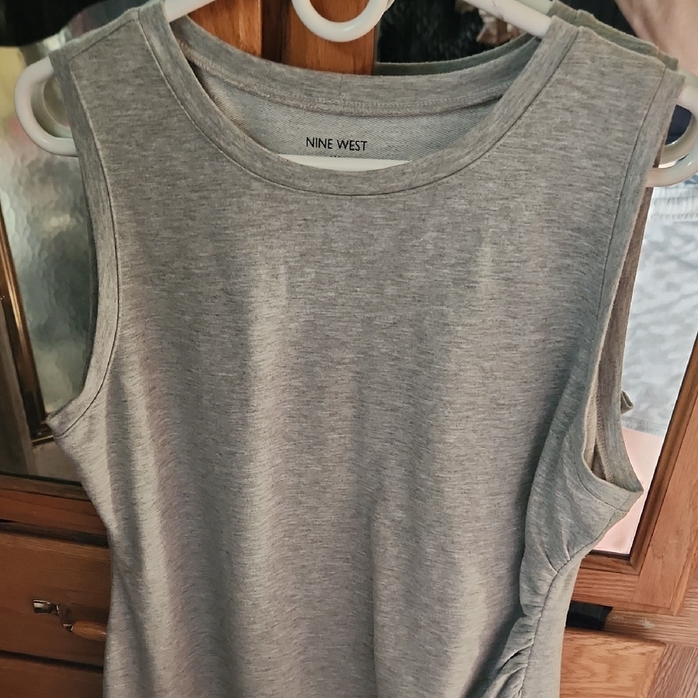 Nine West Gray Sleeveless Muscle Tee